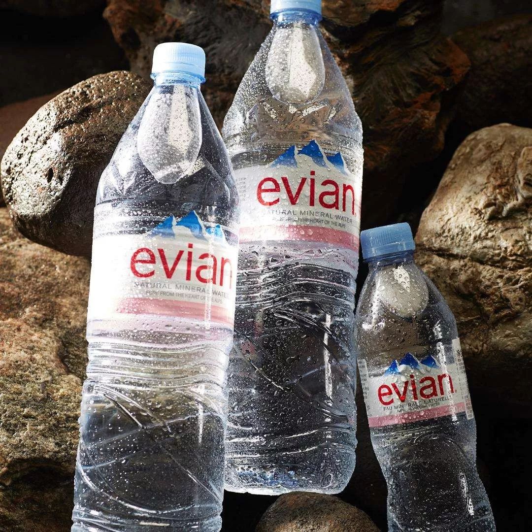 为抢占中国高端水市场，签下易烊千玺做代言，堪称水中奢侈品的依云也是拼了