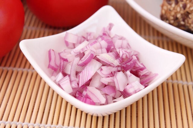 洋葱的降压作用有多少？能替代降压药吗？心血管医生告诉你