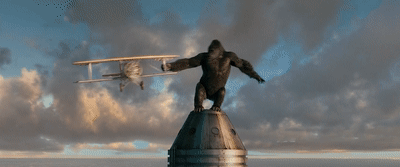 一波三折的大片！孤岛巨猩被抓回城市展览，逃上高楼肉搏战斗机