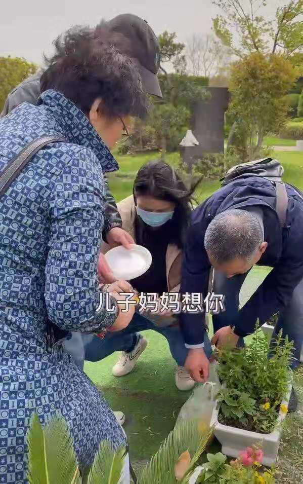 高彩萍乔老爷中年“两大悲剧”：一边是万念俱灰，一边是踌躇满志