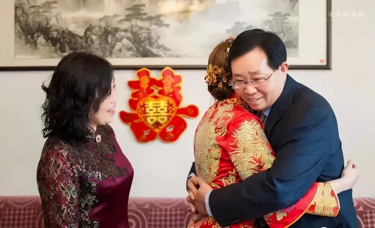 婚礼上父母应该怎么穿才最得体呢