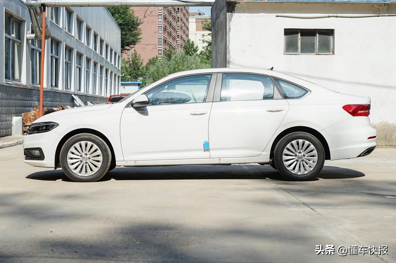 10万级家轿选自主还是合资？荣威i6 MAX对比大众朗逸