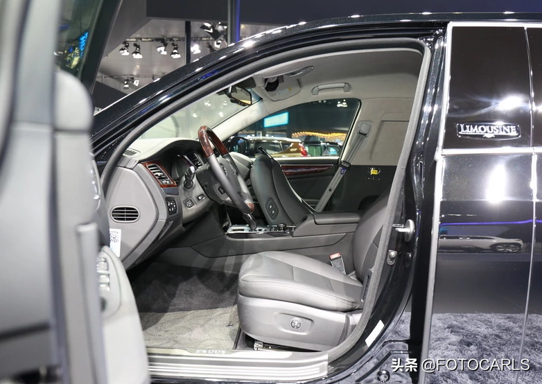 8万!现代雅科仕3.8 v6加长旗舰实拍,后排座椅太抢眼了