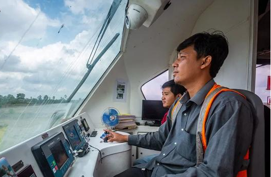 在铁路方面有发展的5个专业，待遇好薪水高，毕业或能端起铁饭碗