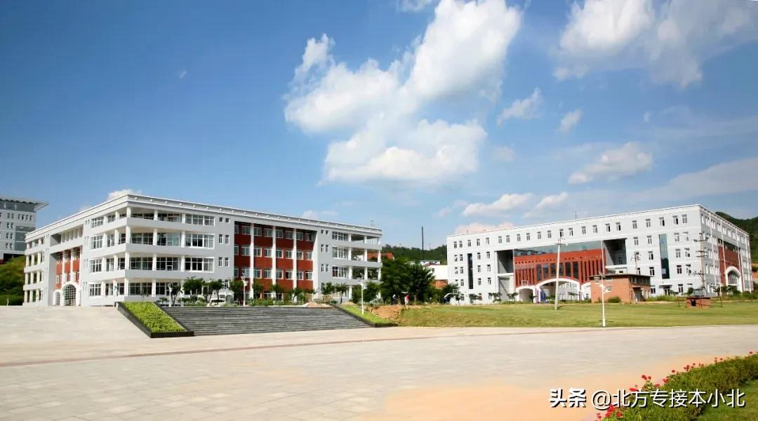 承德医学院:依山而建,四季有绿的“皇家医学院”