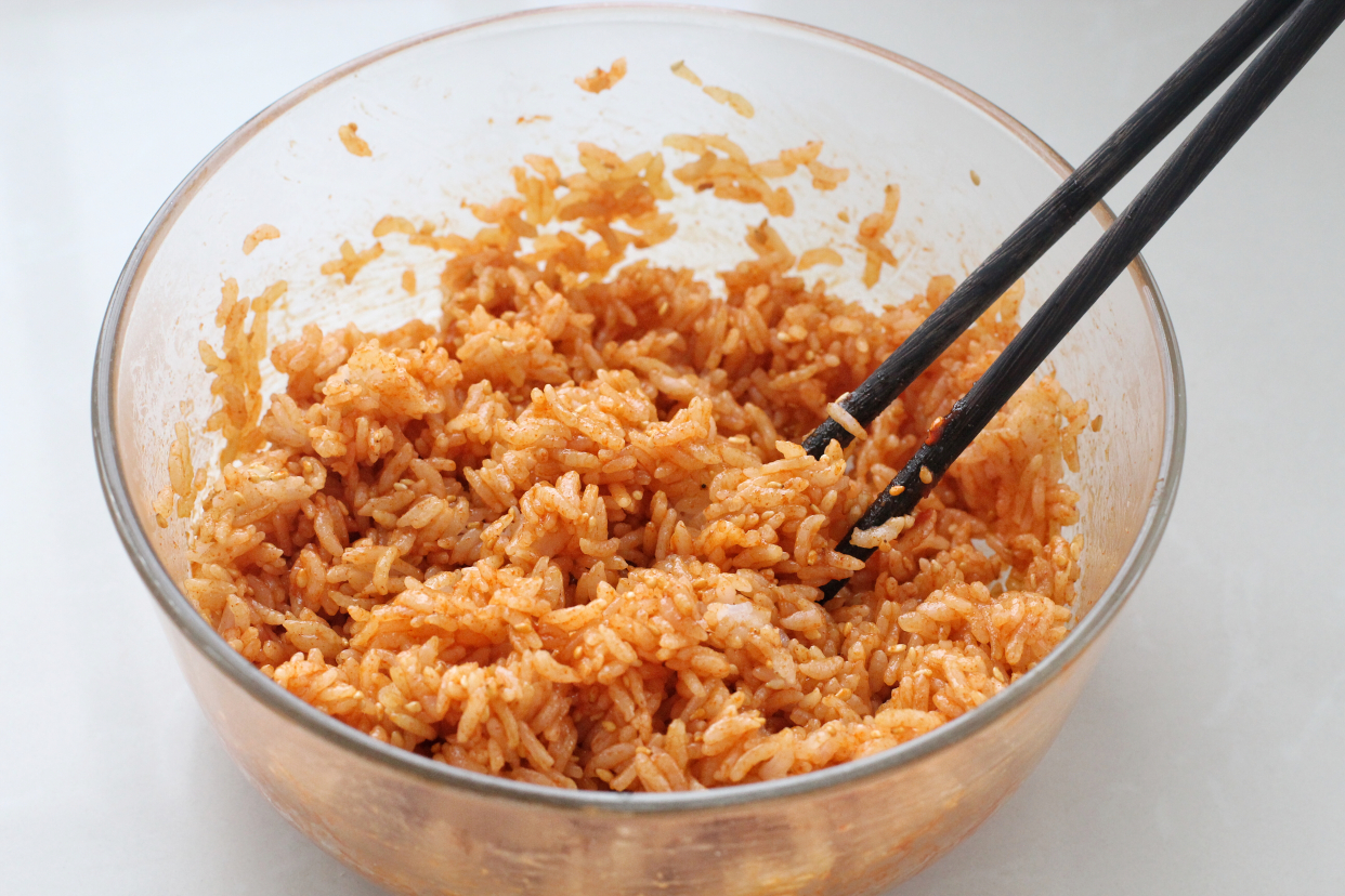 香喷喷的肥牛饭卷，不用竹帘直接上手卷，孩子一口气吃了好几根