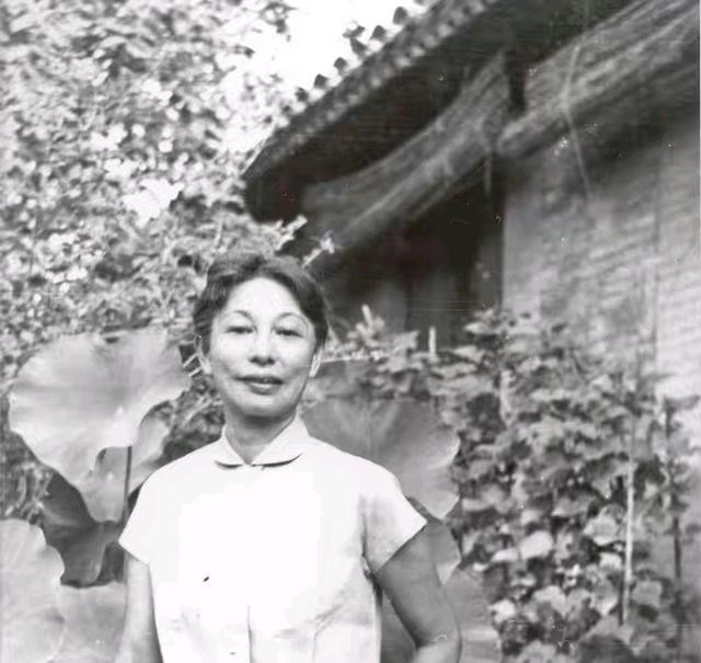 郭婉莹：曾因一双袜子要和未婚夫解除婚约，后遇渣男丈夫出轨寡妇