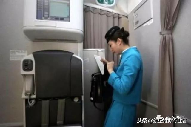 飞机上的粪便是直接往下丢吗？