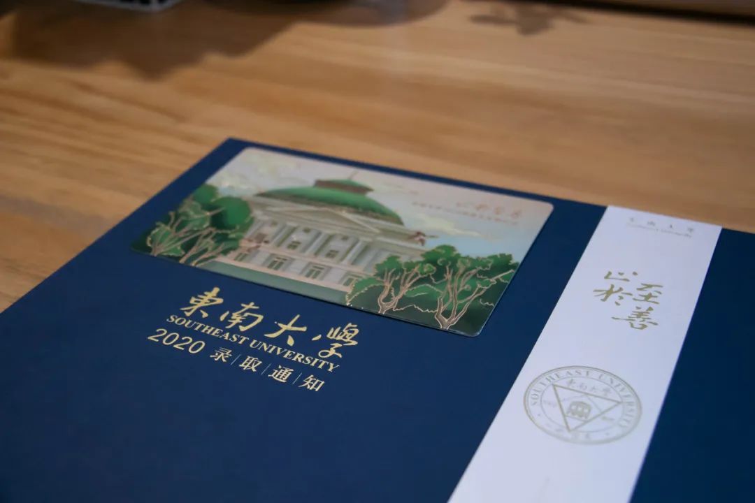 全国高校“花式”录取通知书，上海大学“盲盒”款，看完你酸了吗