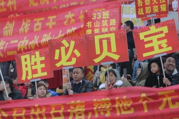 学生参加高考当天，家长是否需要全程陪考？机智的家长这样选择