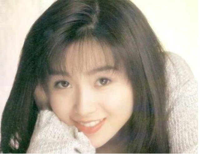 酒井法子：从人见人爱到国际乞丐，她是如何步步走向堕落的？