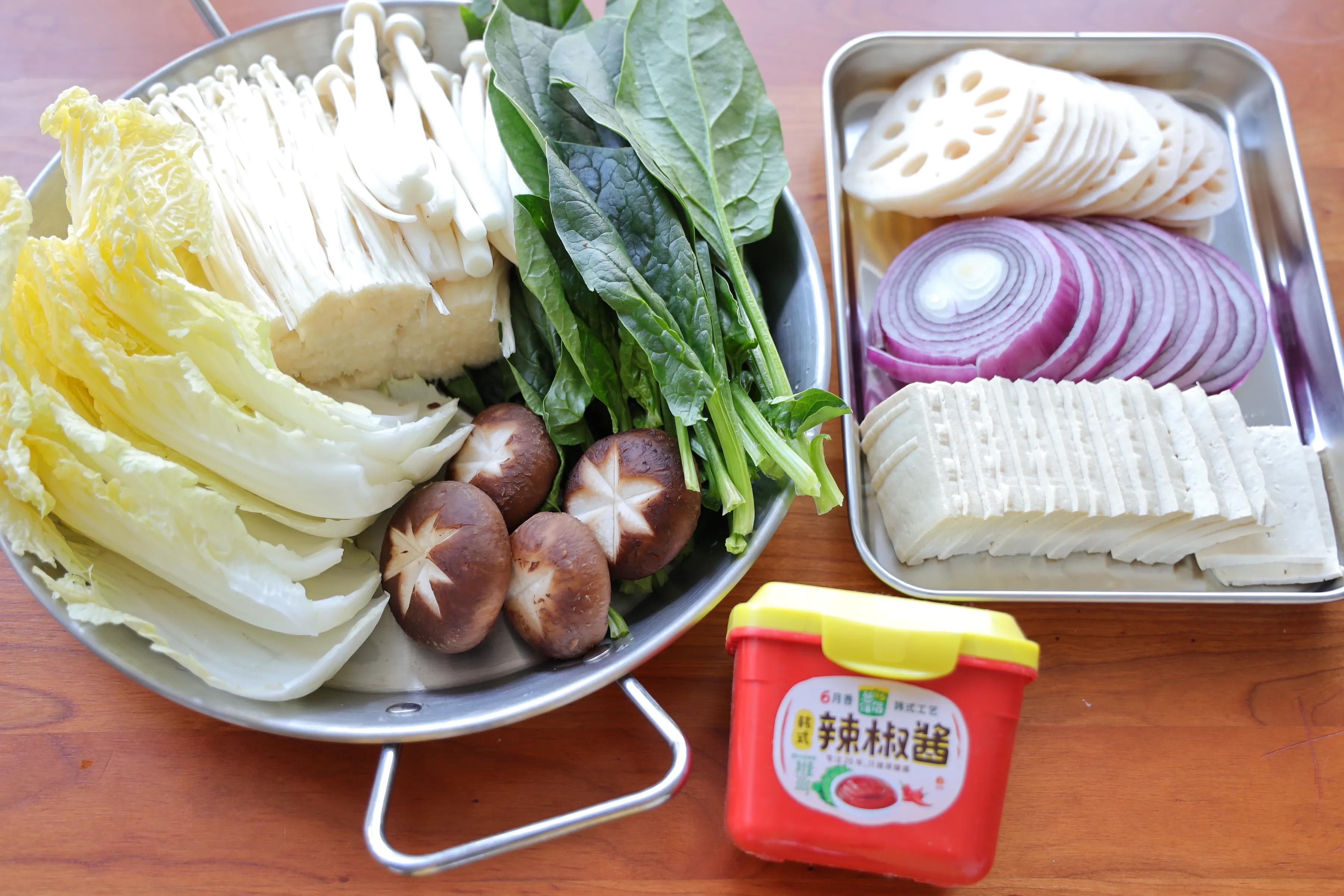 冬天别涮火锅，试试部队火锅，有肉有菜有面条，好吃又暖和，超棒