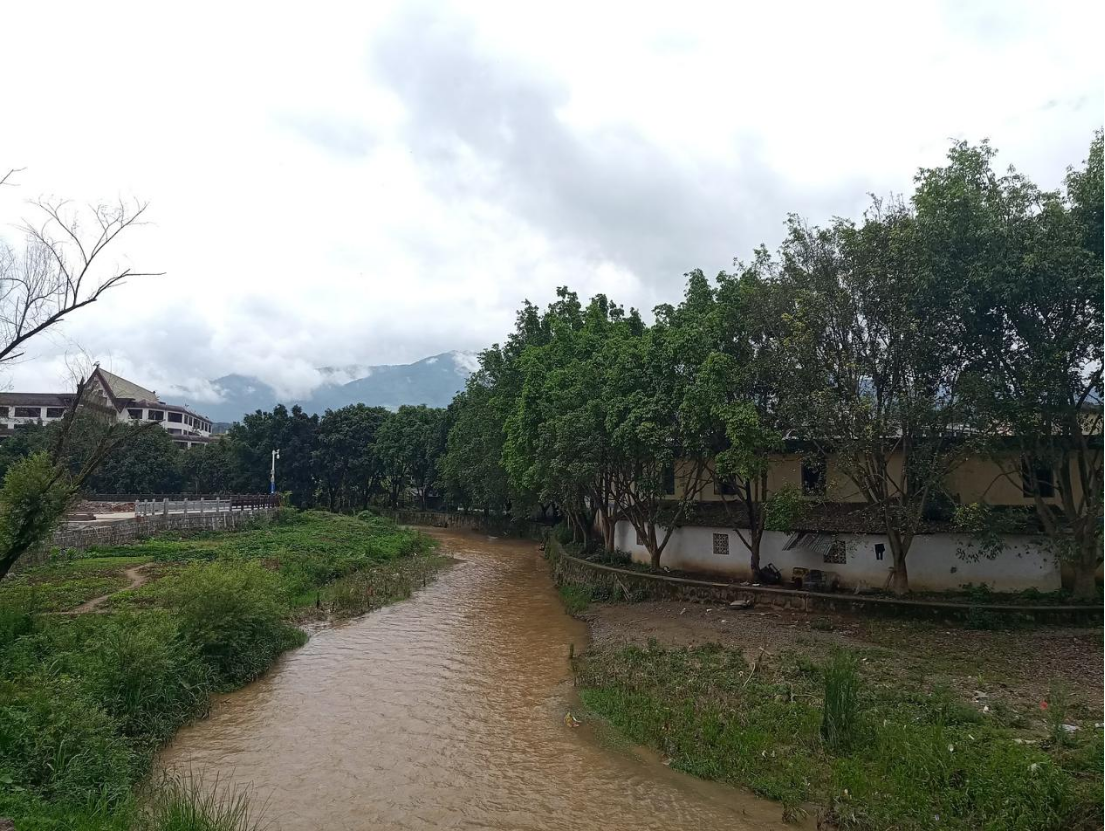 炮火与疫情：工厂停工、商业停业、贸易停摆，瑞丽边民正承受巨大压力