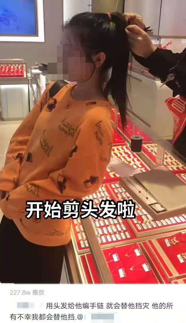 内衣肩带做手环，女生宣誓主权男生用来炫耀，这是不是有点尴尬