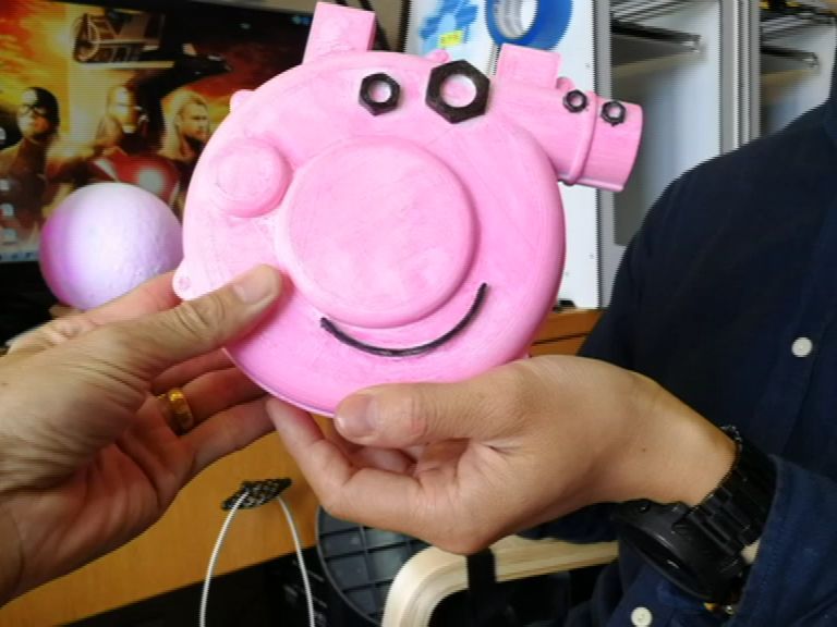 王勉送陈赫小女“五三模拟题”，挖坑式送礼，“魔鬼叔叔”无疑了