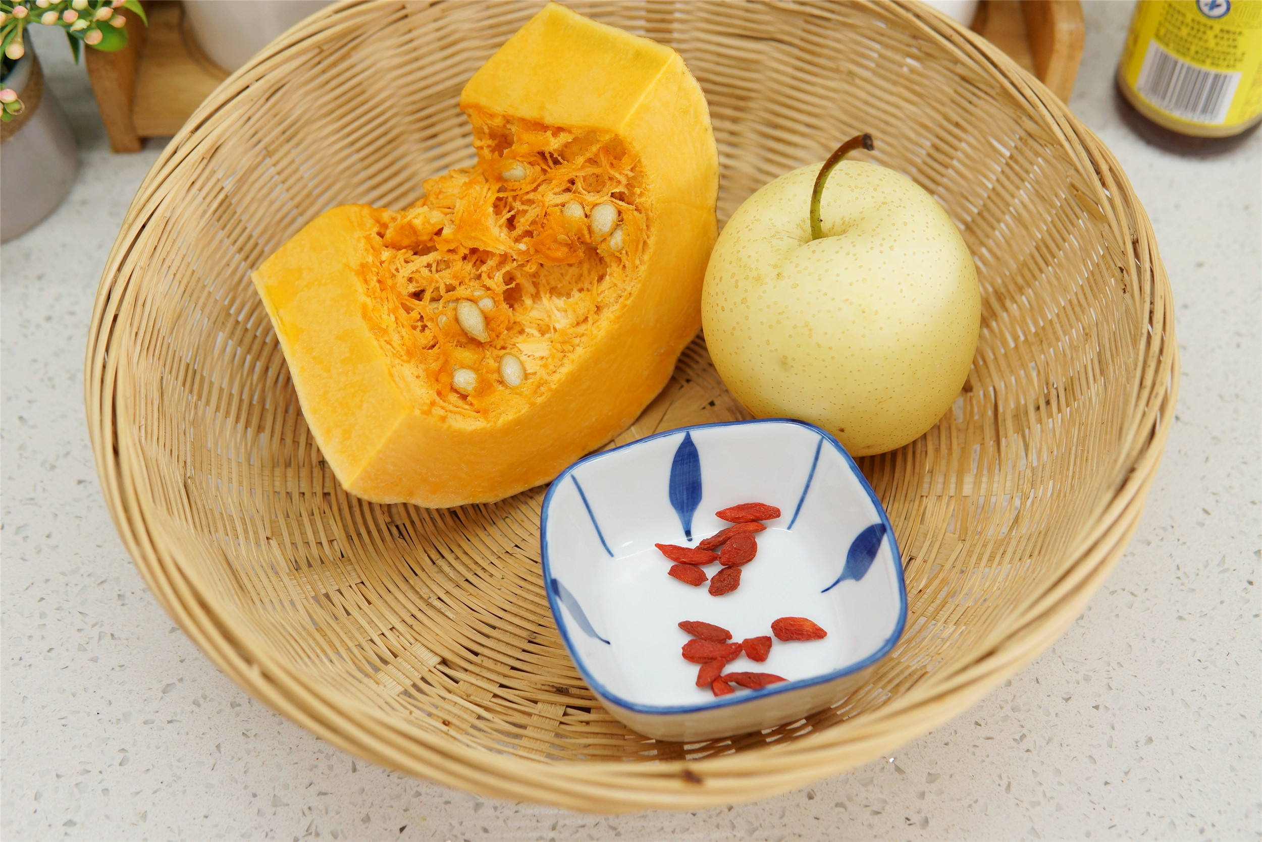 入秋后,南瓜和梨是绝配,每周煮几次,少辛增酸,舒舒服服过秋天