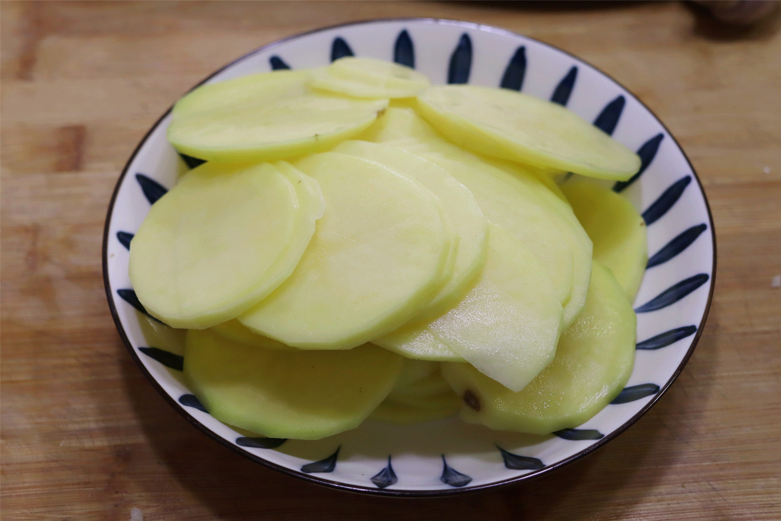 天冷了，土豆这样吃才过瘾，酥香可口，就连孩子都吃不停，真香