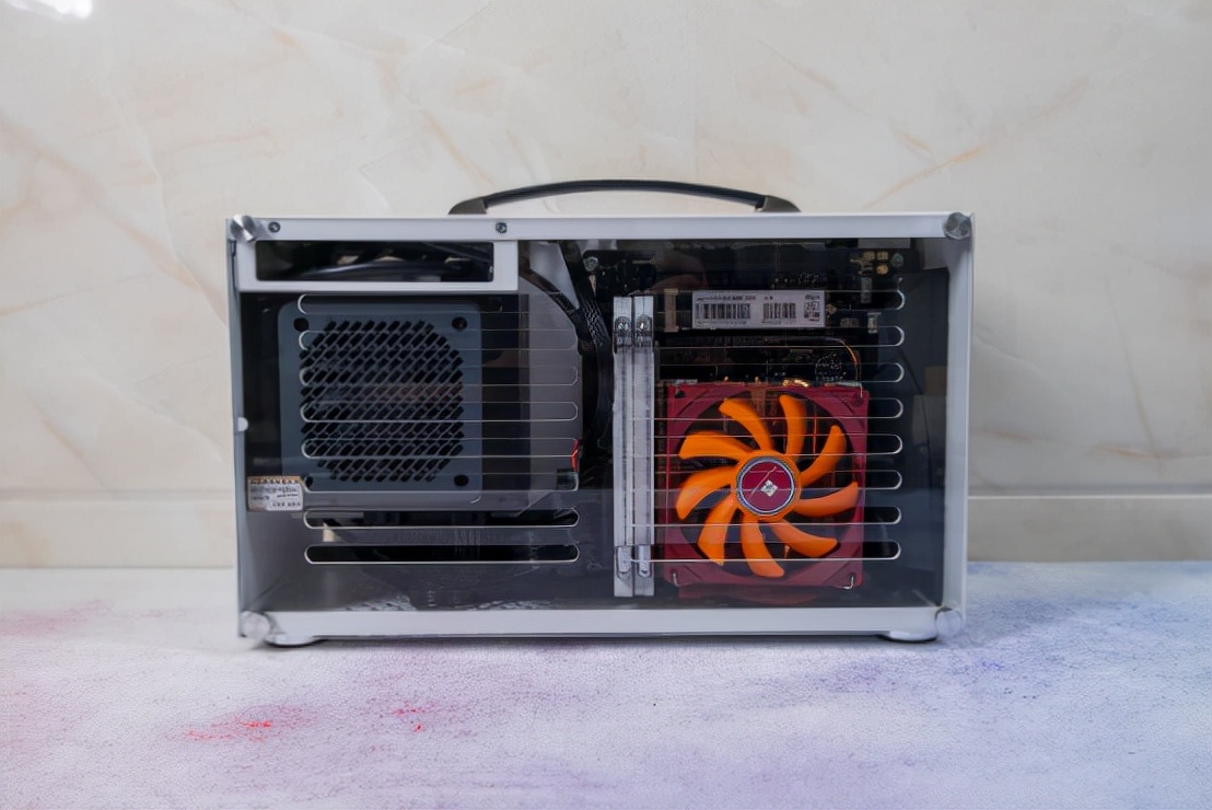 提着走的3A游戏ITX主机，超频三蜂鸟2装机体验