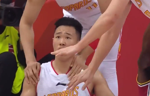 nba为什么都躲在镜头后面(5慢镜解析富兰克林2次违体！难怪詹姆斯没哨，哈登只配混NBA)