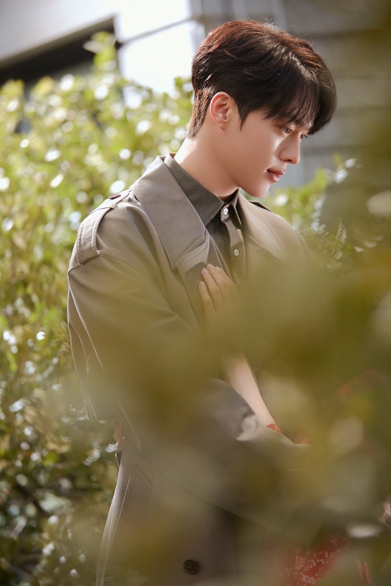 作为一部高配偶像剧,青春,阳光,高颜值延续了韩流一贯的风格,张基龙将