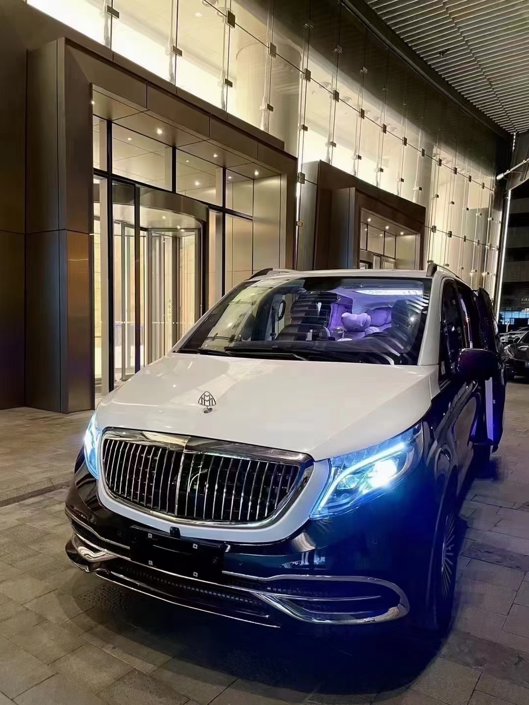 “撩妹神车”诞生，双拼色的迈巴赫威霆，你喜欢吗？