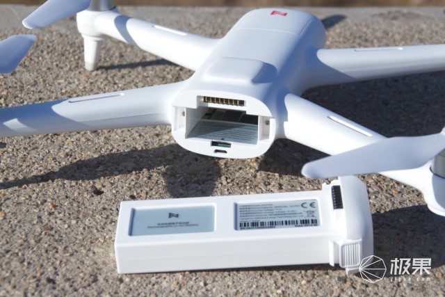 曾经直播炸机的飞米，又靠山寨大疆火爆海外！飞5分钟直接摔了