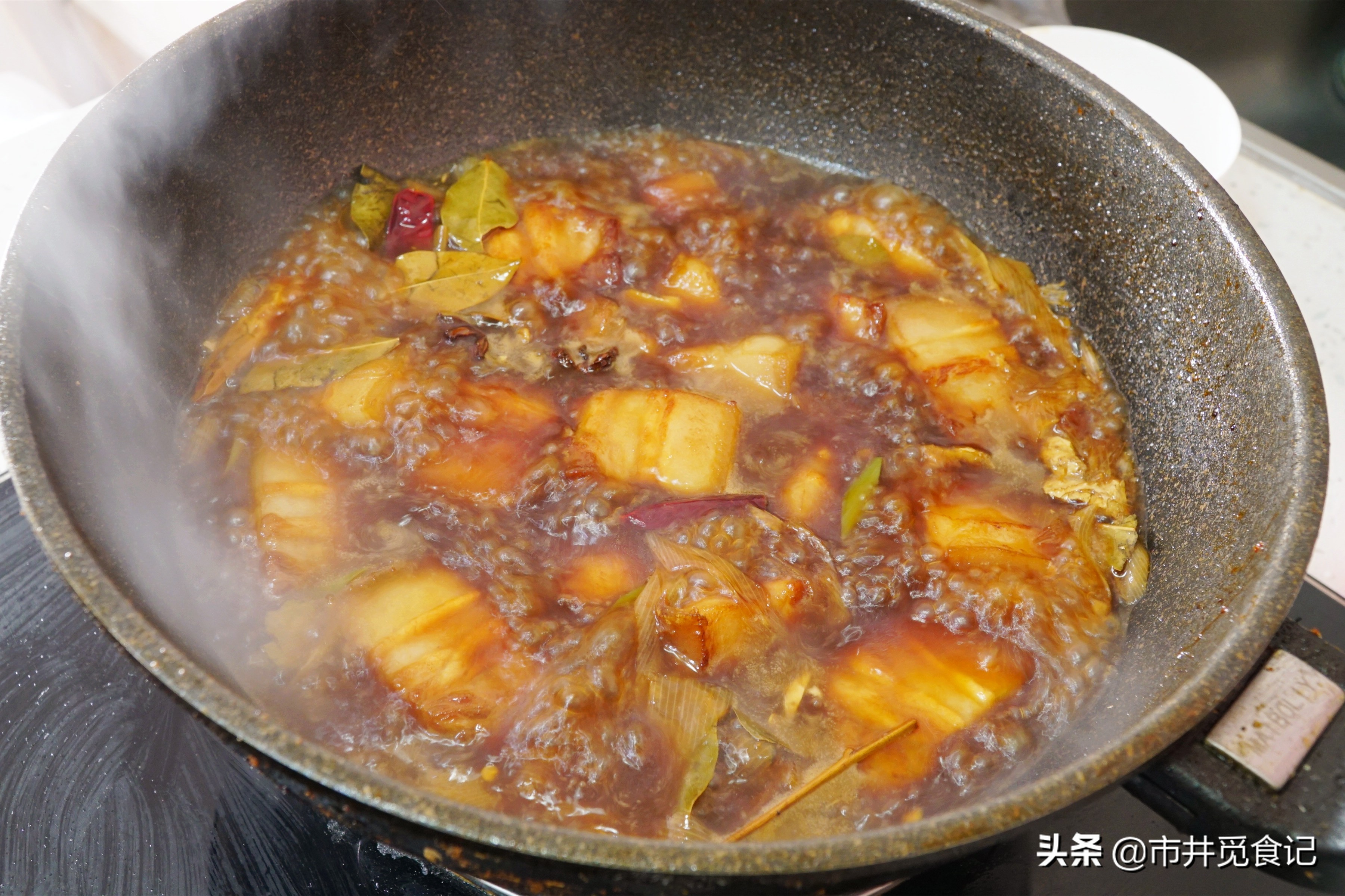 巧用高压锅做红烧肉，全程半小时，酥烂红亮，肥而不腻，特别香
