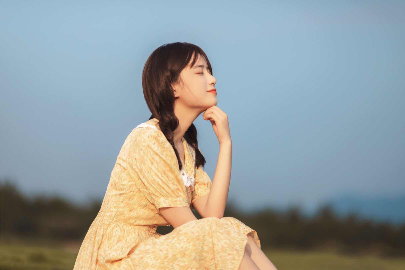 拍摄女生写真照,这7个更显自然好看的姿势,你都用过吗?