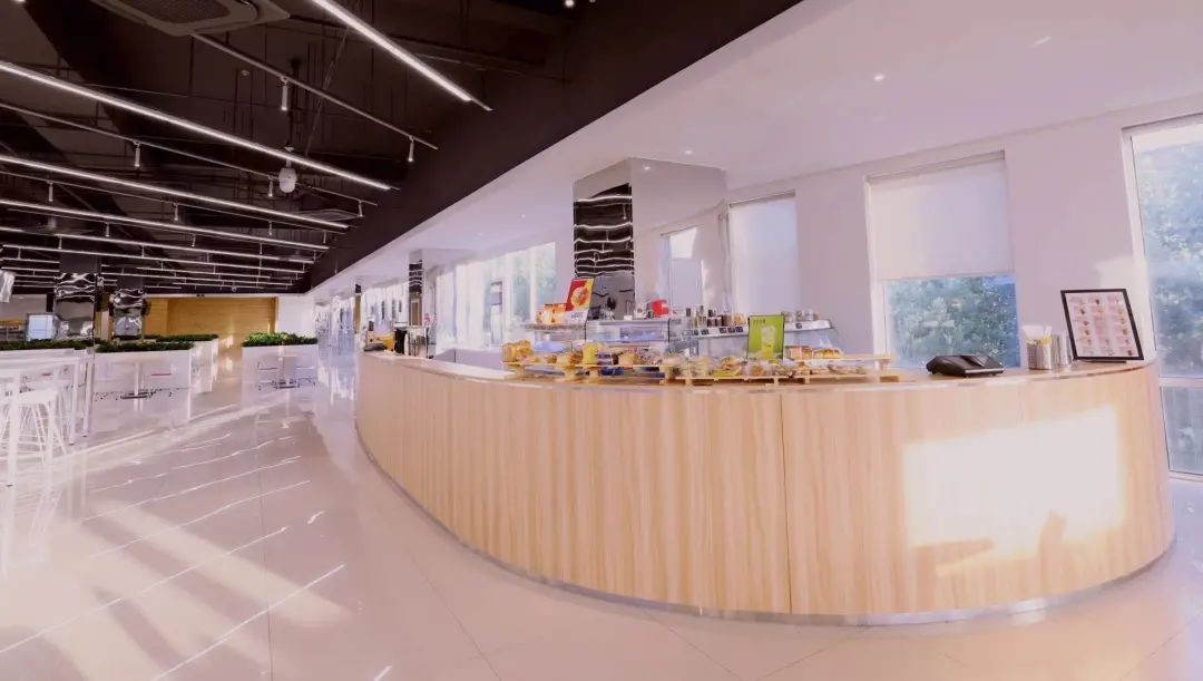 揭秘国内“饭最好吃”大学：坐拥11个食堂，装潢高级，鲍鱼、龙虾免费吃！