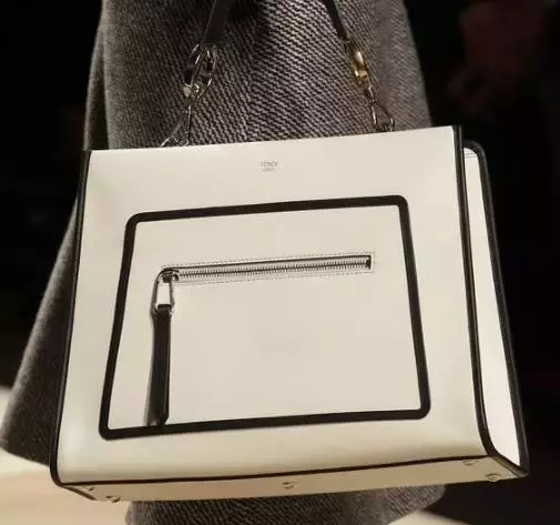 上万元的包包可别糟蹋了，这样保养，再背10年都不会烂！