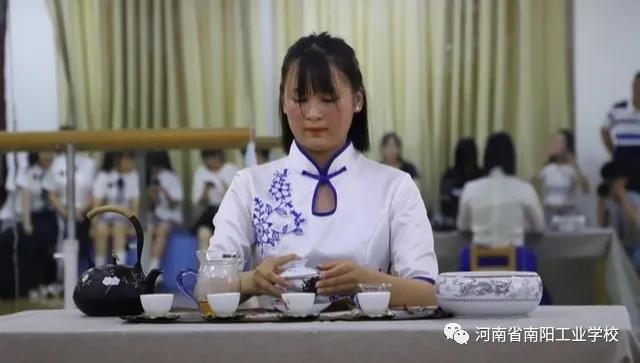 南阳工业学校，国家级重点中专招生，工业机器人，跨境电商专业