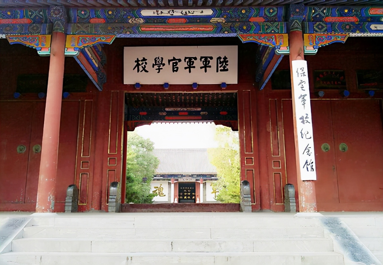 学院诞生出两千名将军，究竟是哪所学院，在历史上走出重要的一步