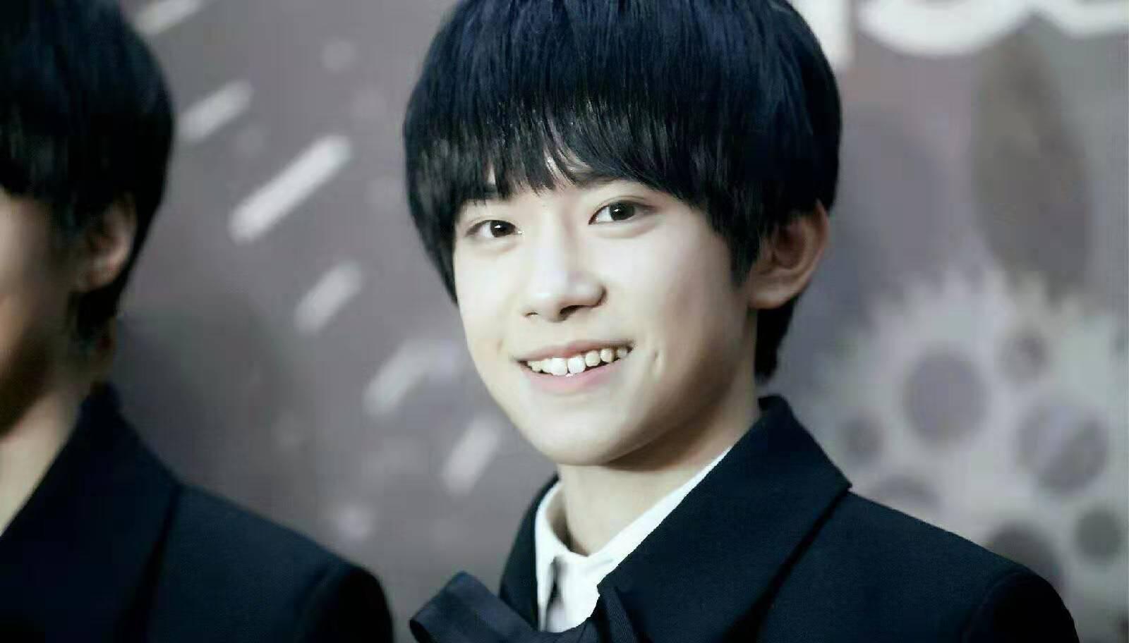 票选最受喜爱的明星梨涡,易烊千玺当选第一名,力压贾玲,佟丽娅