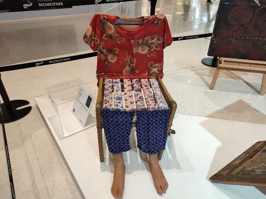 在大商场里看艺术展览是一种什么样的体验？