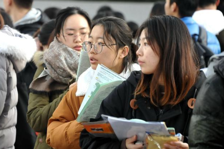 花几万报名“公务员”培训班，究竟值不值得，过来人告诉你真相