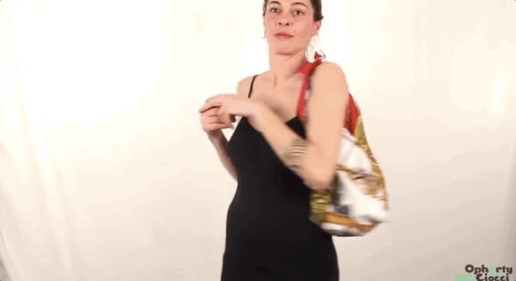 跟着爱马仕，3分钟学会一条丝巾的八种系法