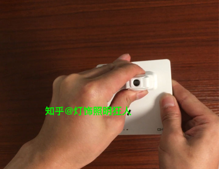 开关插座哪家强？14个品牌插座硬核测评