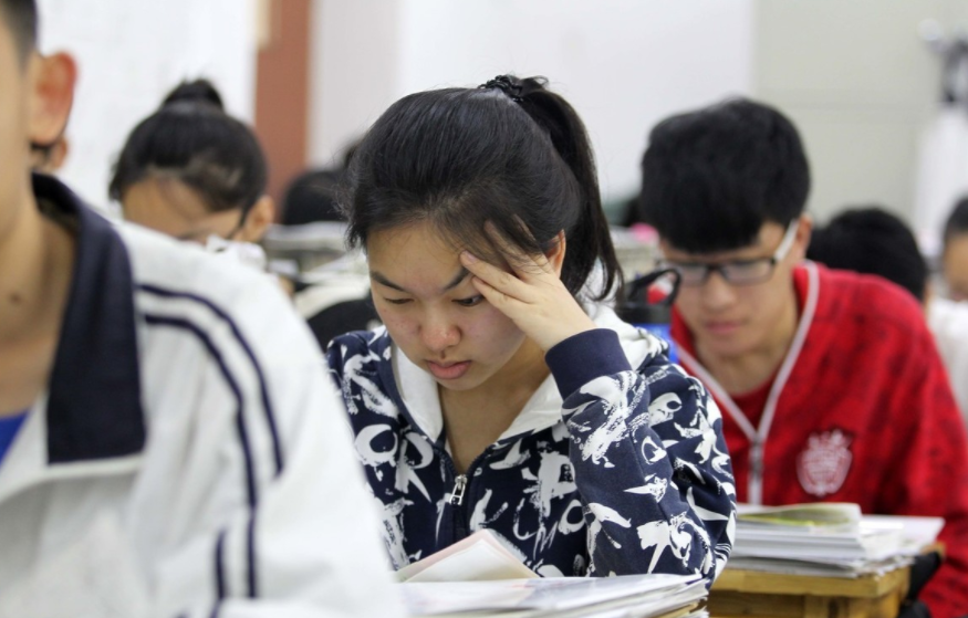 高中生掀起一股“弃英学日”的浪潮，理由很现实，学生也很无奈