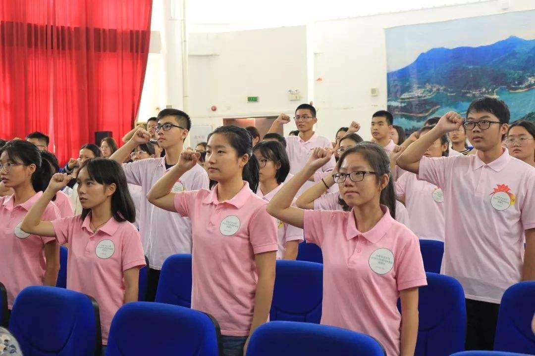 大学生入党好处多，可弊端却很少有人知道，学生想好再做决定
