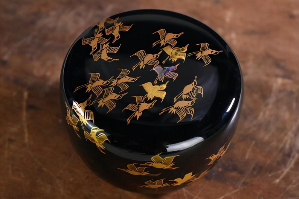 螺钿工艺是首饰中的“爱马仕”，螺钿妆成翡翠光，梦幻工艺传千年