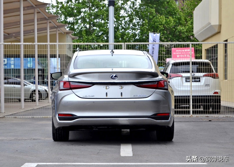 送你40万，买奥迪A6L还是雷克萨斯ES300，懂车人会这么选