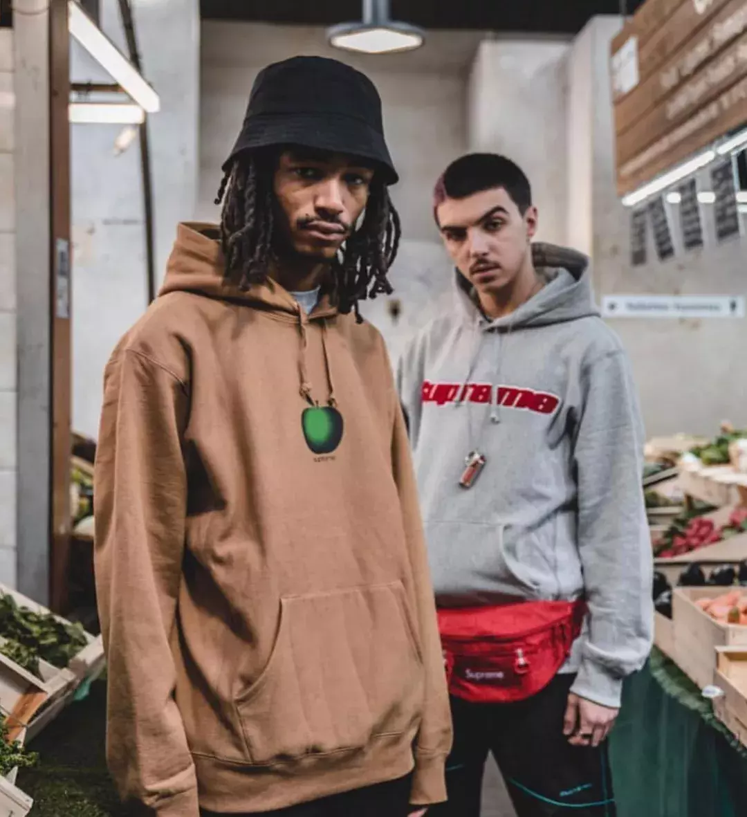 今年买 Supreme 还是 Palace ? 这是个难题