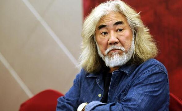 “著名导演”张纪中：三婚娶80后美娇娘，他的人生真的完美了？