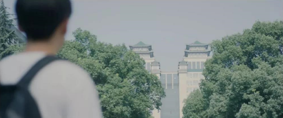 揭秘全国“最高”的高校图书馆，坐落于湖北，建在湖边！