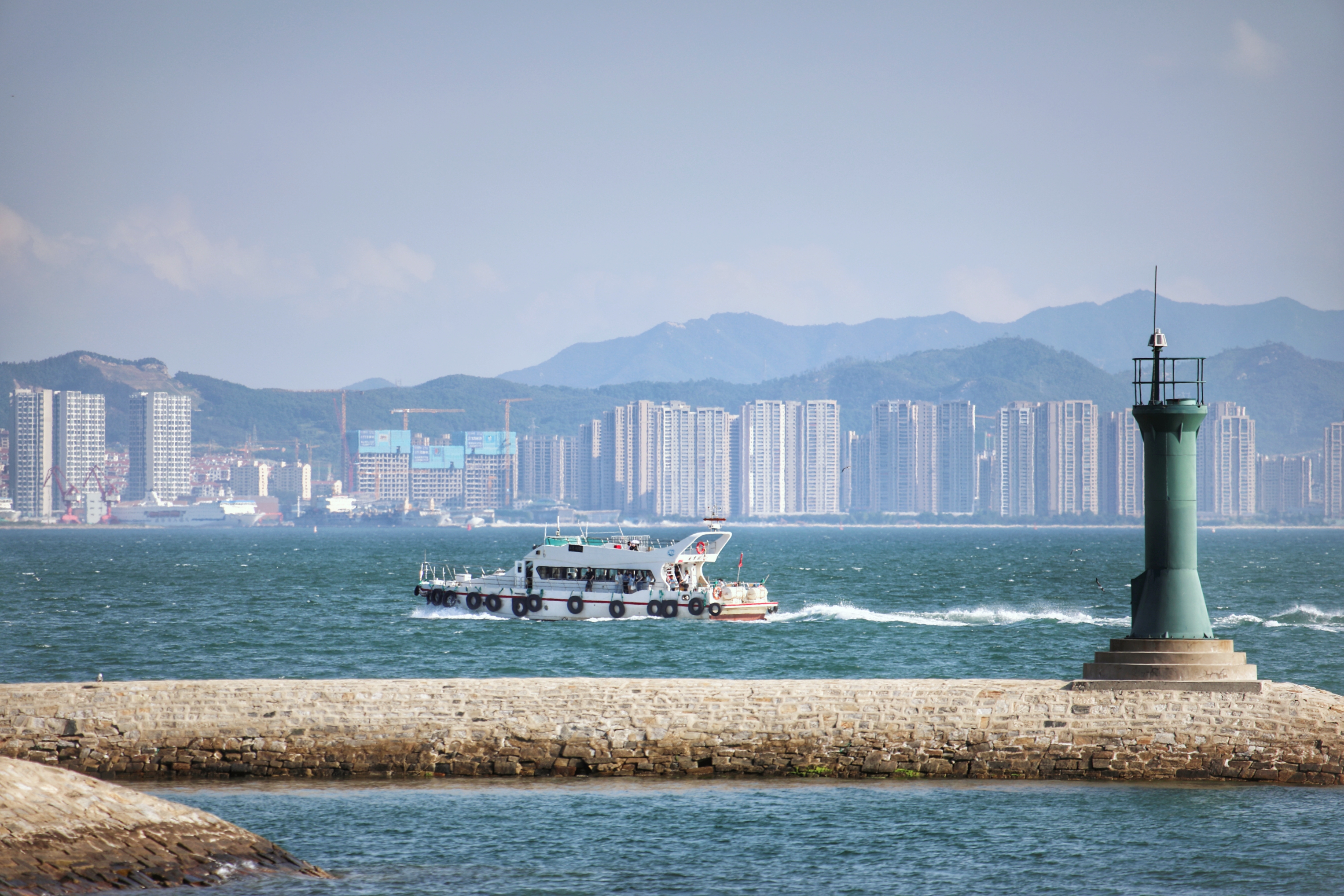 威海是国内最被低估的城市吗？千里山海美景，自驾美如画