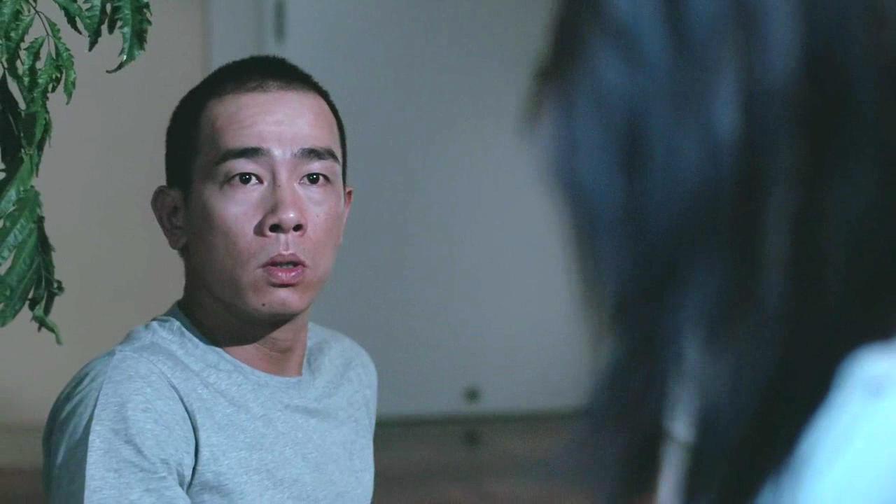 女孩生日遭群友施暴被活埋墙内,陈小春童年阴影《枕边凶灵》