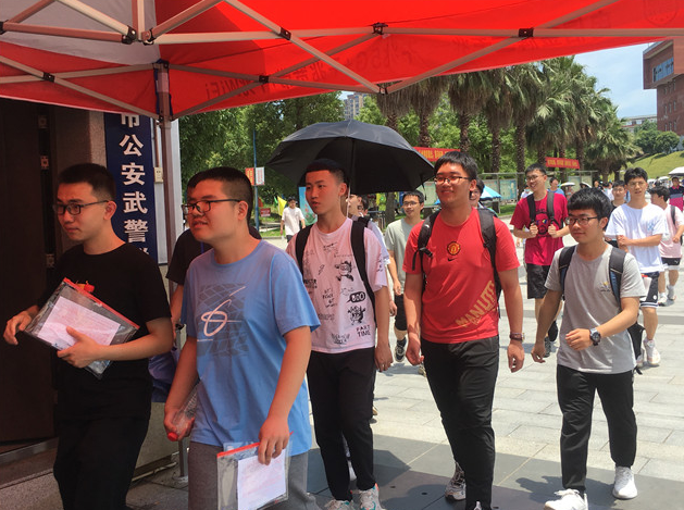 2021年高考语文最难的是作文？看到“默写”后，考生们却心灰意冷