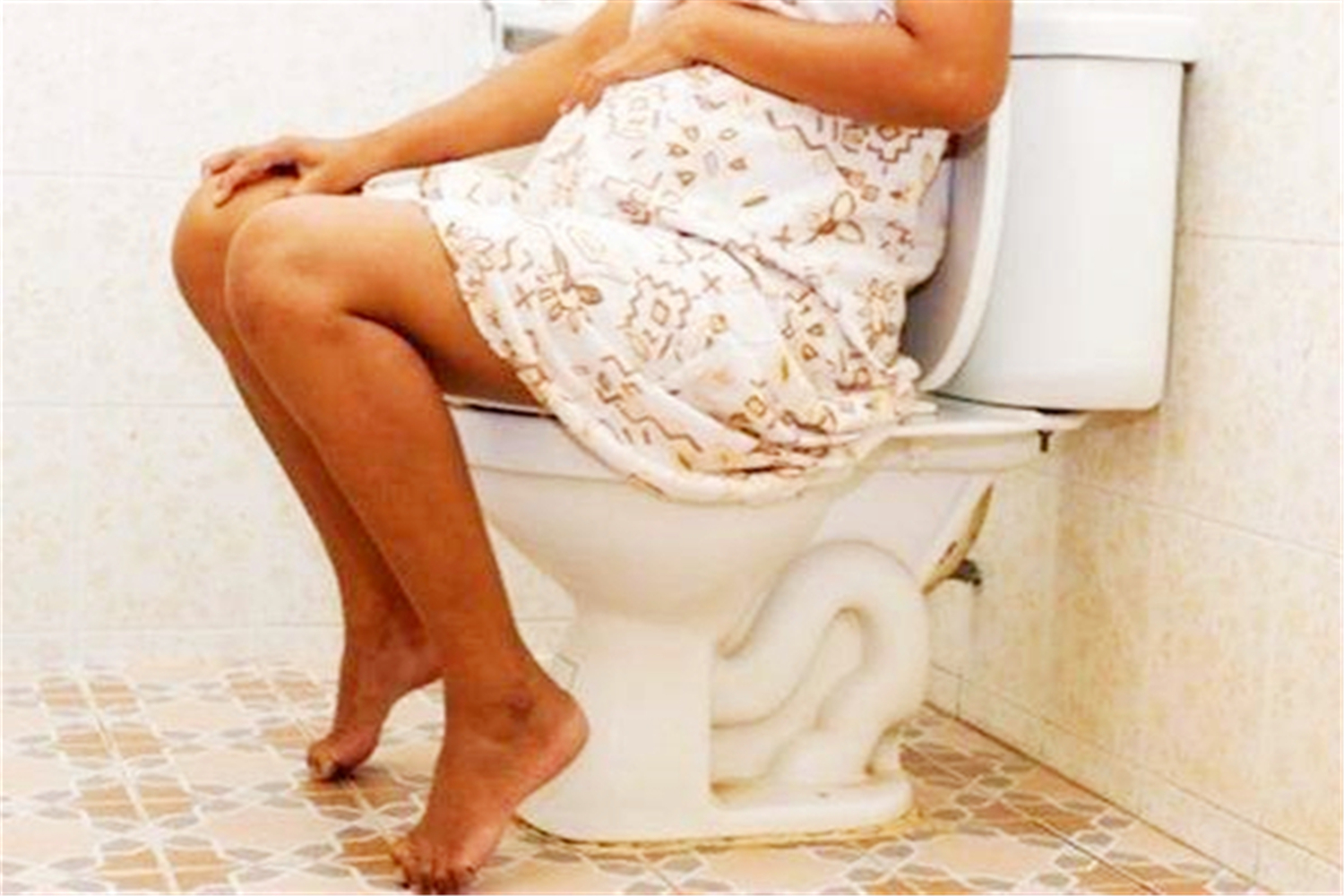 "胎盘低"的准妈妈,到了孕晚期上厕所要注意,蹲坑不适合你