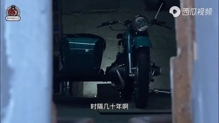 有人从垃圾场捡回一块废铁，竟修复成变形金刚，邻居小孩羡慕哭了