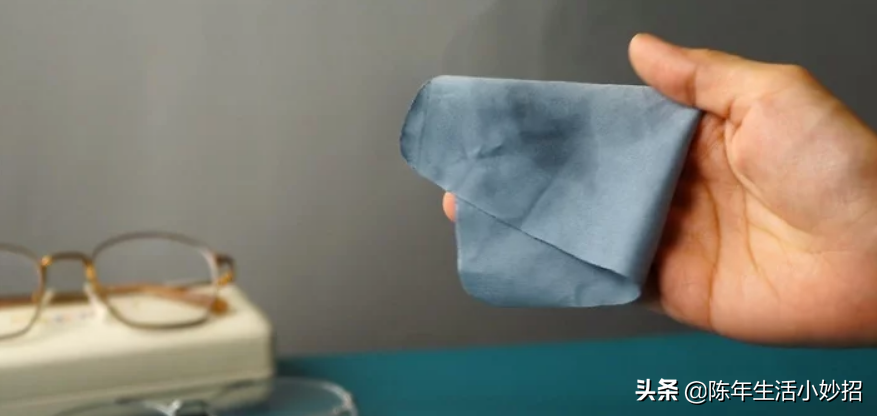 眼镜上有划痕该如何修复呢？
